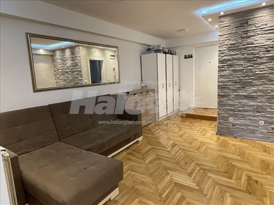 Namešten LUX stan u mirnom delu, sa izlazom u dvor
