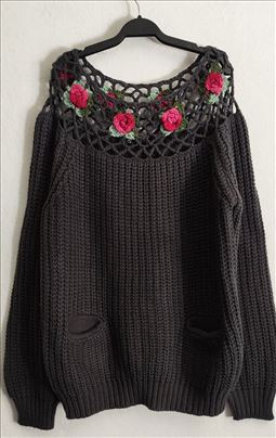 Pleteno heklana bluza sa cvetovima vel.M