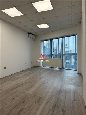 Poslovni prostor - 32m2 - Centar