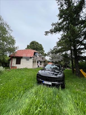 Prodajem kuću na 20ari placa sa pomocnim objektima