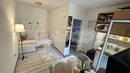 Prodajem opremljen stan na Zlatiboru -može kredit