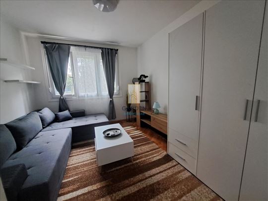 Renoviran stan 60m2 Karaburma