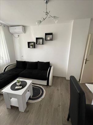 Stan 40m2 namešten+ 3 m2 terasa+ podrum+ parking