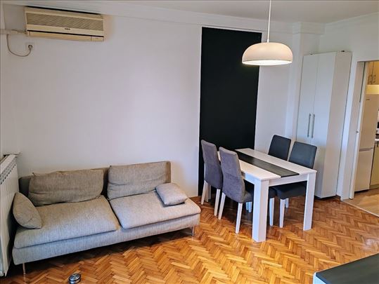 Stari Grad 4-soban stan renoviran za rentu