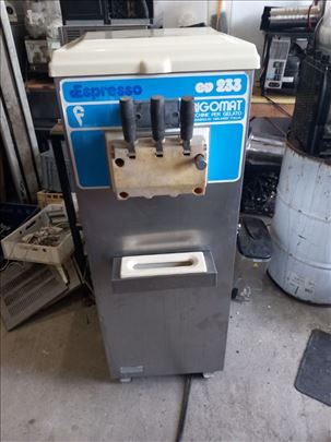 Aparat za točenje sladoleda