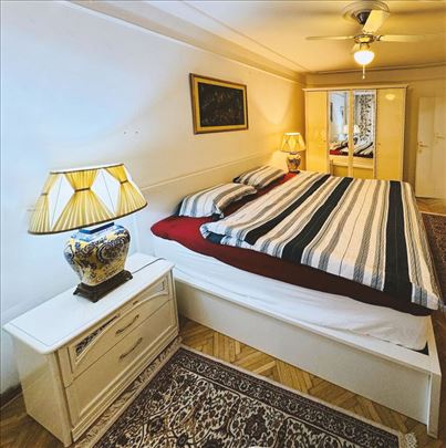 High Ceilings Style Apartment Prime Location