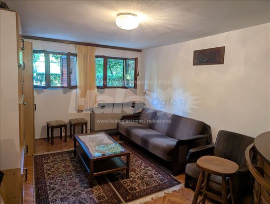 Izdaje se stan u Zemun polju