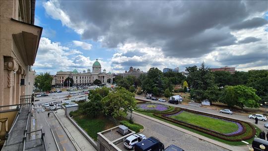 Jedinstven salonac sa sjajnim panoramskim pogledom