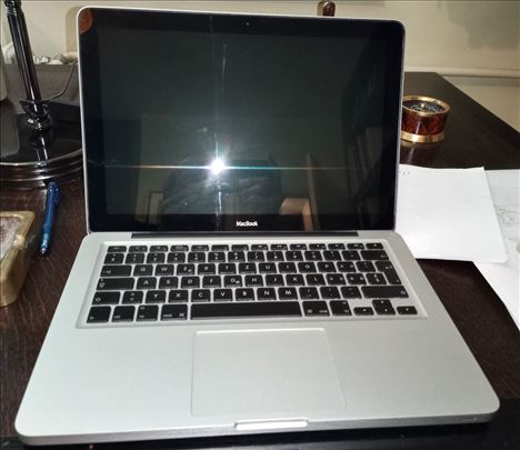 Mac Book - late 2008. za delove