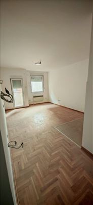 Moderna garsonjera,novogradnja,blizu fakulteta! 