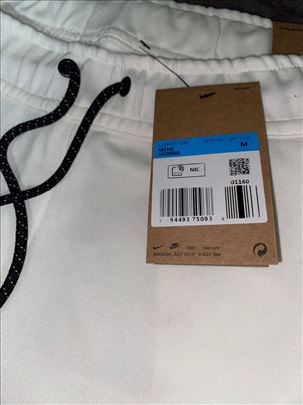 NA PRODAJU: Nike Tech Fleece donji deo – bela boja