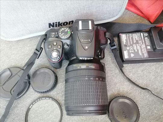 Nikon D5300 sa objektivom 18-140
