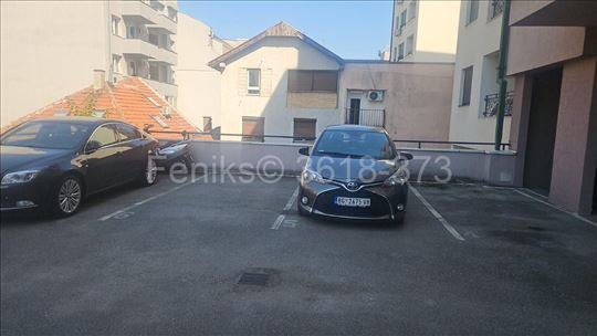 Prodaja otvorenog parking mesta u garaži, Lion