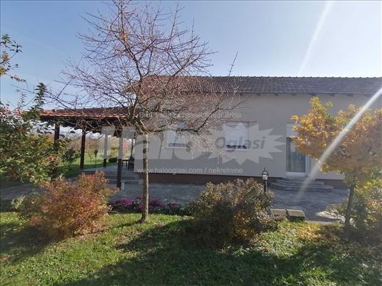 Prodaje se porodicna kuca 