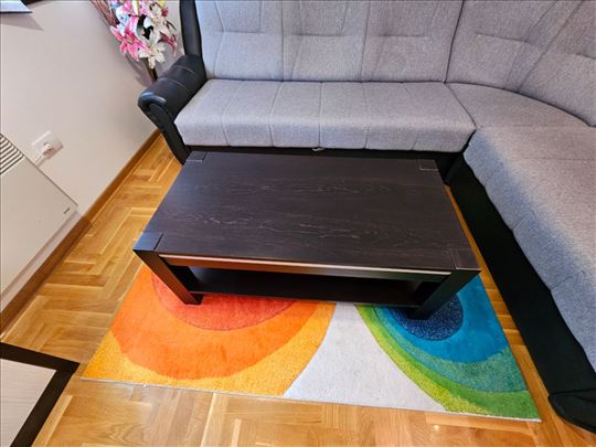 Prodajem klub sto puno drvo