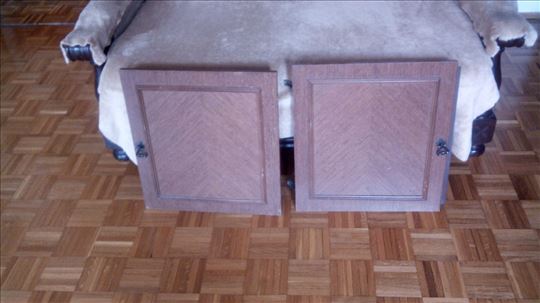2 vrata od vitrine š 45 x v 48cm pozadi sve šarke