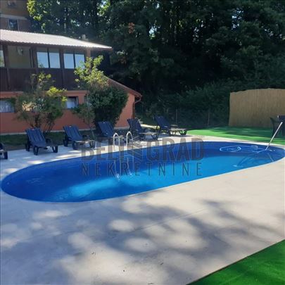 Bazen, restoran, apartman podno Avale