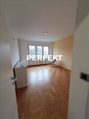 Centar, dvosoban, 55m2, prvi sprat, cg