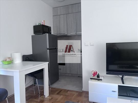 Lux garsonjera na Vozdovcu