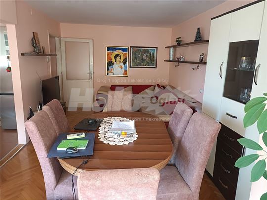 Prodajem dvosoban stan u Nisu, 61m2, drugi sprat 