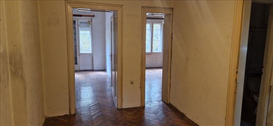 Salonski stan na samom Bulevaru TOP retko u ponudi