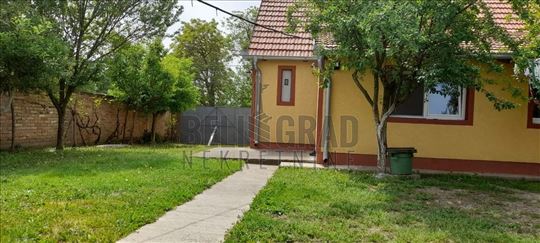 Zrenjanin, Čenta, zasebna kuća sa placem od 6ari