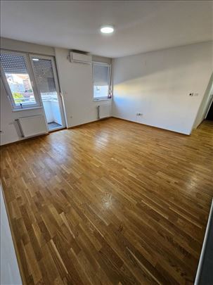 Četvoroiposoban stan+parking mesto,Nova Detelinara