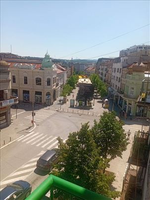 Izdaje se jednoiposoban stan u Glavnoj ulici