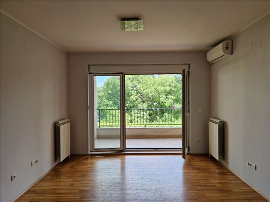LUX, Dedinje, Šekspirova