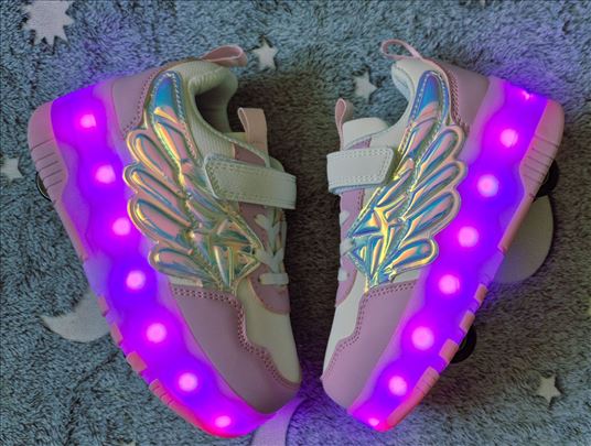 Patike sa točkićima, boja se menja, ima brojeva