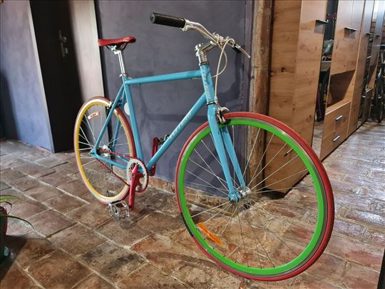 Fixie single speed, atraktivan bicikl.