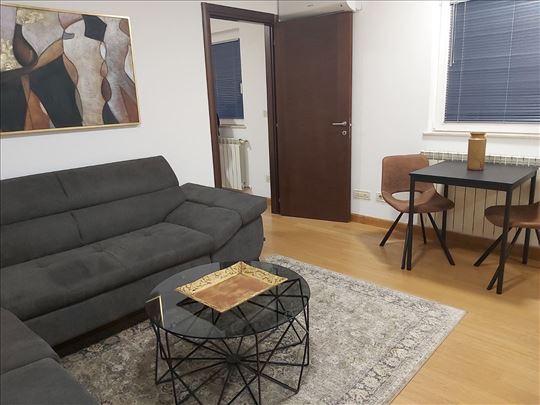 Izdaje se LUX stan Njegoseva dvosoban