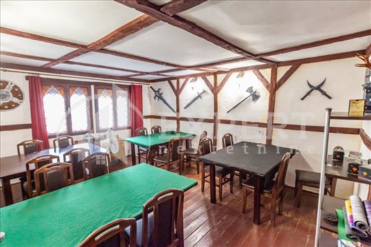 Kuća - poslovni  prostor  u  centru  grada, 166 m2