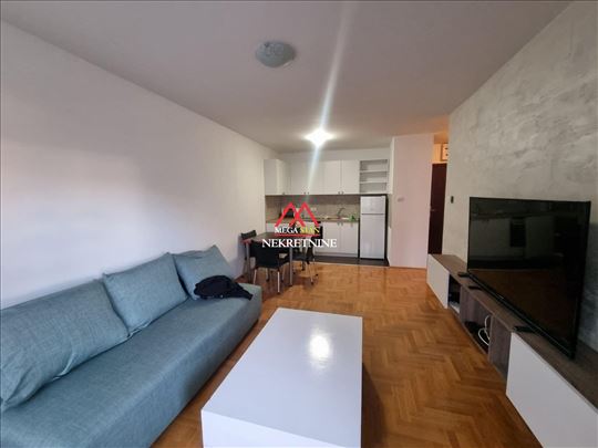 Jednoiposoban stan - 44m2 - Centar