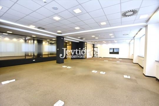 Kancelarije u poslovnoj zgradi na Novom Beogradu 