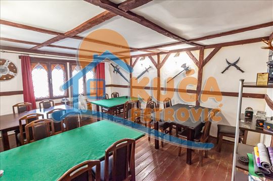 Kuća - poslovni  prostor  u  centru  grada, 166 m2