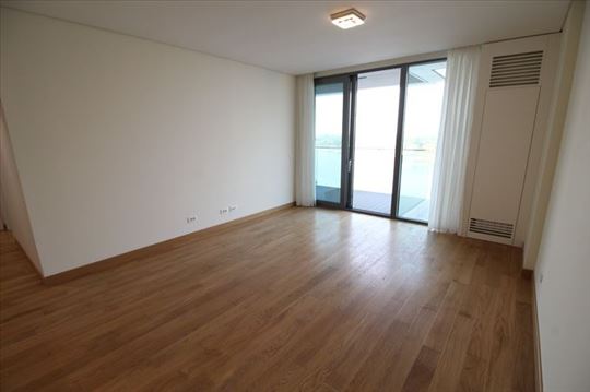 Lux 3.0 prazan stan u B.W u kuli, ID 3821