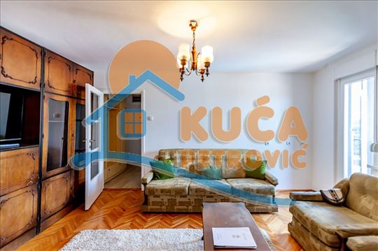 Odličan dvoiposoban stan 57m2 + lođa,  kod  crkve 