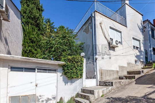 Odlična porodična kuća, 247m2, plac  3.13ara, kod 