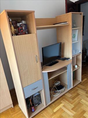 Polica - vitrina za TV