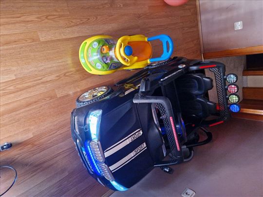 Prodajem auto za decu