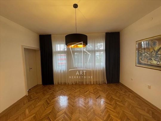 Stan sa dvorištem,mereno 100m2 ID#11569