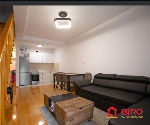 Četvorosoban duplex površine 86 m2 - Ž. stanica!