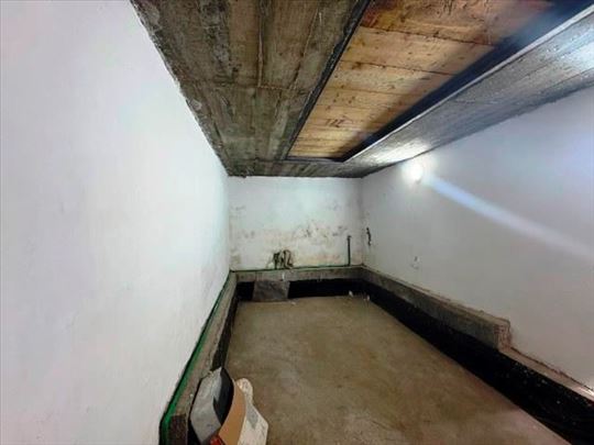 Garaža, B.Jerković 15m2, (mereno 30m2), dva nivoa