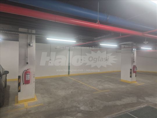 Garaža Bulevar odlična lokacija