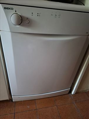 Masina za sudove Beko 