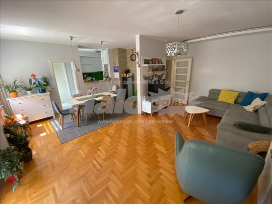 Moderan , svetao i namešten trosoban stan od 93m2