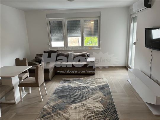 Nos stan u Zemunu apartmanski opremljen