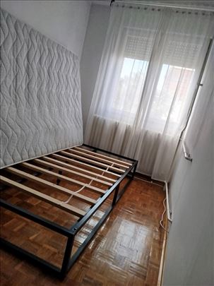 Okvir kreveta 140x200 u industrial stilu