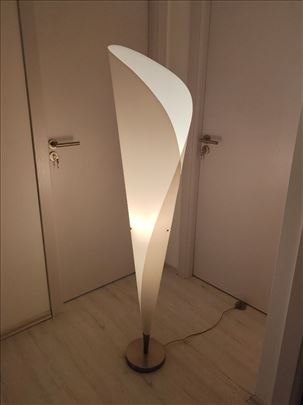 Podna lampa 